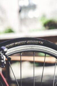 Lire la suite à propos de l’article La pression idéale des pneus : un élément clé pour la performance et le confort
